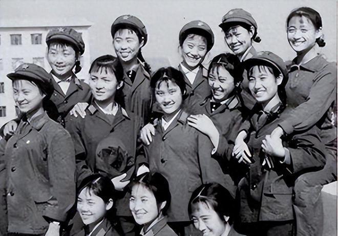 她15岁入党，18岁和主席成亲，如今仍健在，却几乎不出来露面上世纪三四十年代