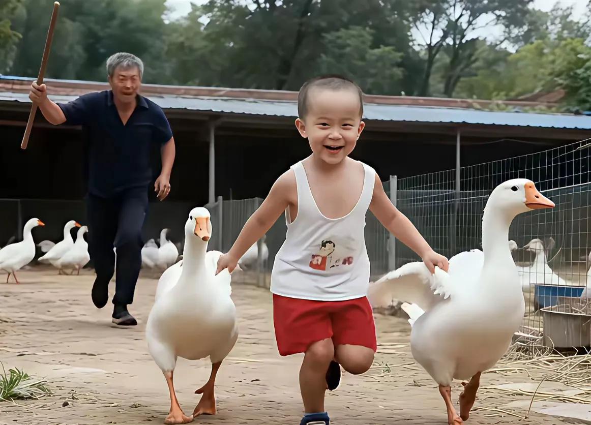 两个大黑眼圈，透着彻骨的累啊！
