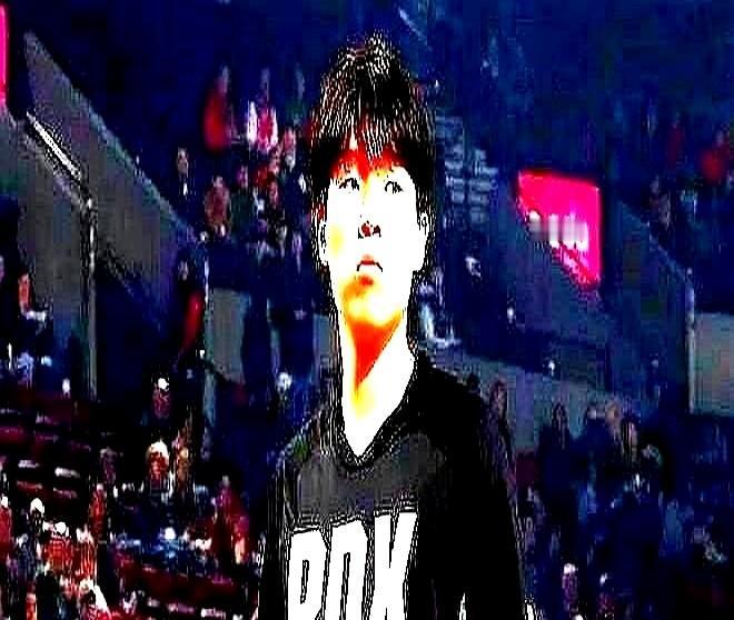 今天杨瀚森这场球，看完真是又急又暖！教练给足了出场时间，他十几次出手全打了水漂—