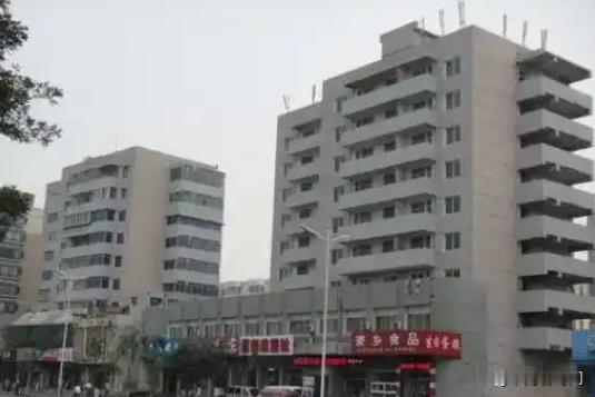 在沈阳铁西区，有一栋诡异的九层鬼楼，自建成后就怪事不断！居民入住后，每到深夜，楼
