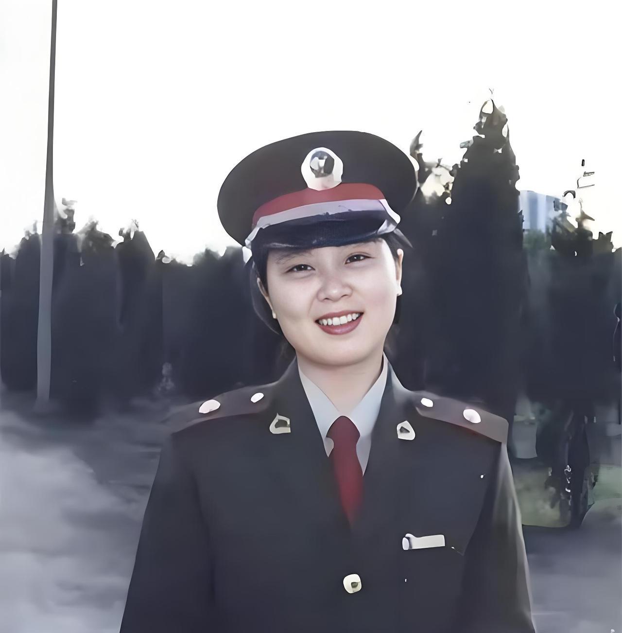 1989年，23岁的清华女研究生，竟然在一趟火车上爱上了一名比自己大十多岁的“技