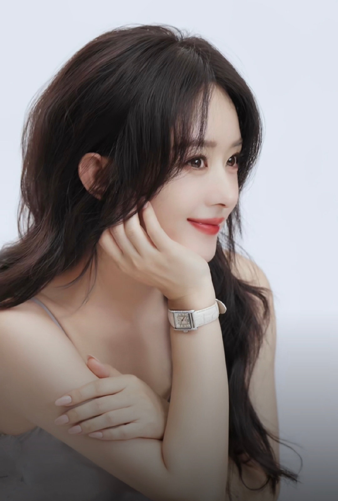 赵丽颖在想念一个女孩儿