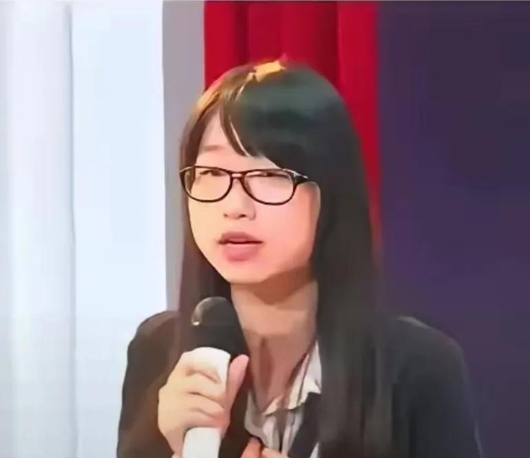 余思月这下算是捅了马蜂窝了我真的特别好奇一点，就是她到底是怎么