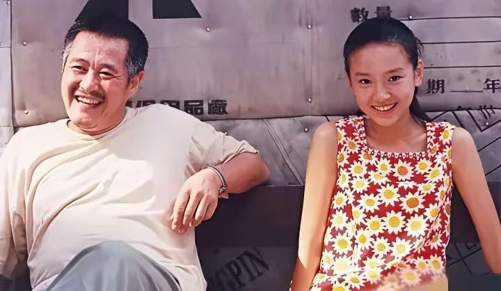 2000年，一个女孩刚满二十岁。她演了一部电影，叫《幸福时光》。张艺谋导演看