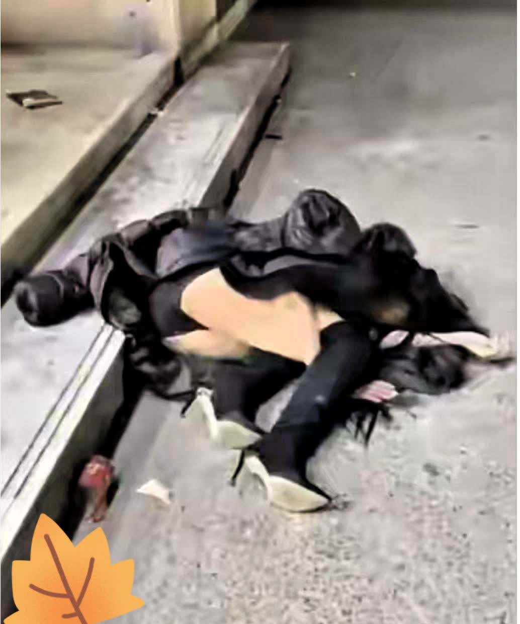 到底报不报警，今天早晨5点多点我就去店了，走到一半的时候，突然发现前边有一个什么