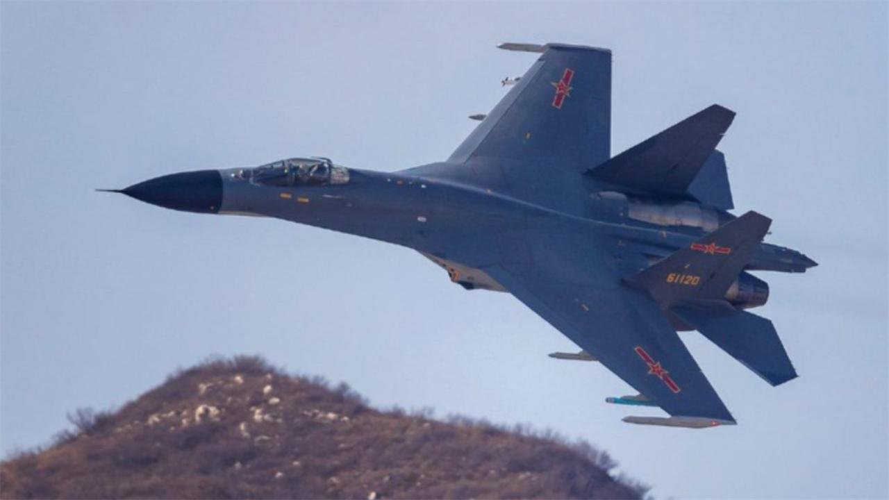 俄罗斯“立下大功”！一架退役战机，意外揭开中国突围美国的真相当第一批歼-11