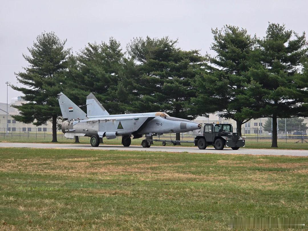这架MiG-25RB于2003年被美军发现，当时埋在巴格达以西约250公里的Al
