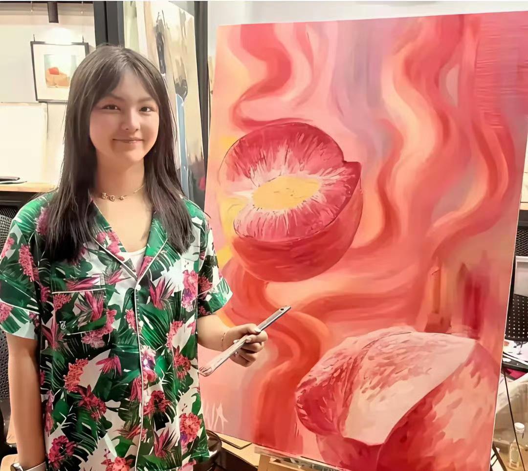 退休大妈唠点实在嗑：145万买个“桃子”，是艺术还是“星二代”光环？前几天去