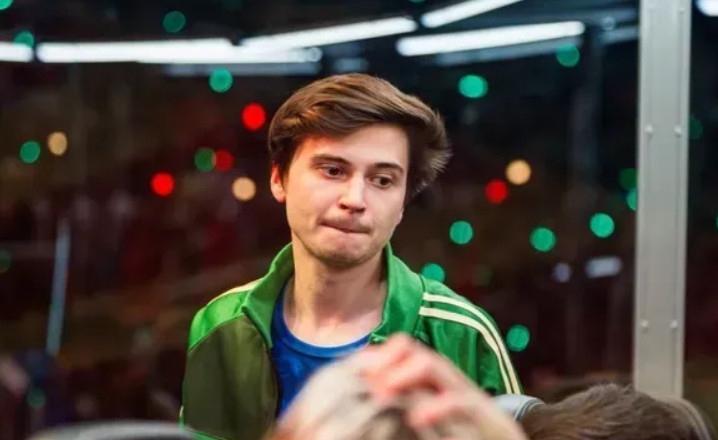 前职业选手现Twitch主播RAMZES666在近期直播时不小心露出了后台礼物收