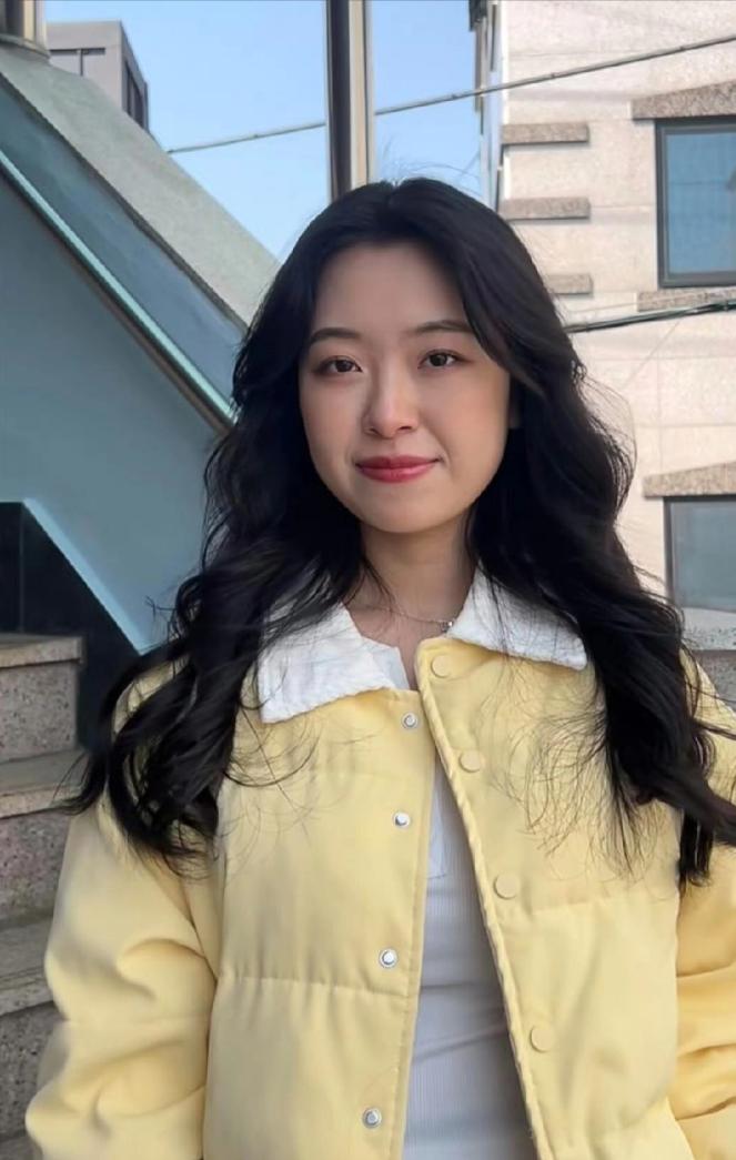 一个25岁的吉林姑娘，研究生刚毕业，回国机票都买好了，入职通知都拿到了，就为回韩