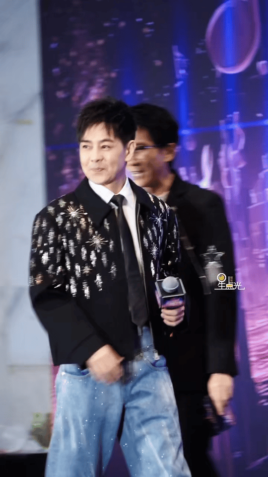 这居然是51岁的林志颖哇塞塞！眼前这位是51岁的林志颖？我直接惊掉下巴！这状态