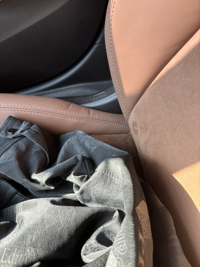 君威新款座椅大哥们你们的座椅也是这个样子啊，我才几个月就这个样了服了买到假的了