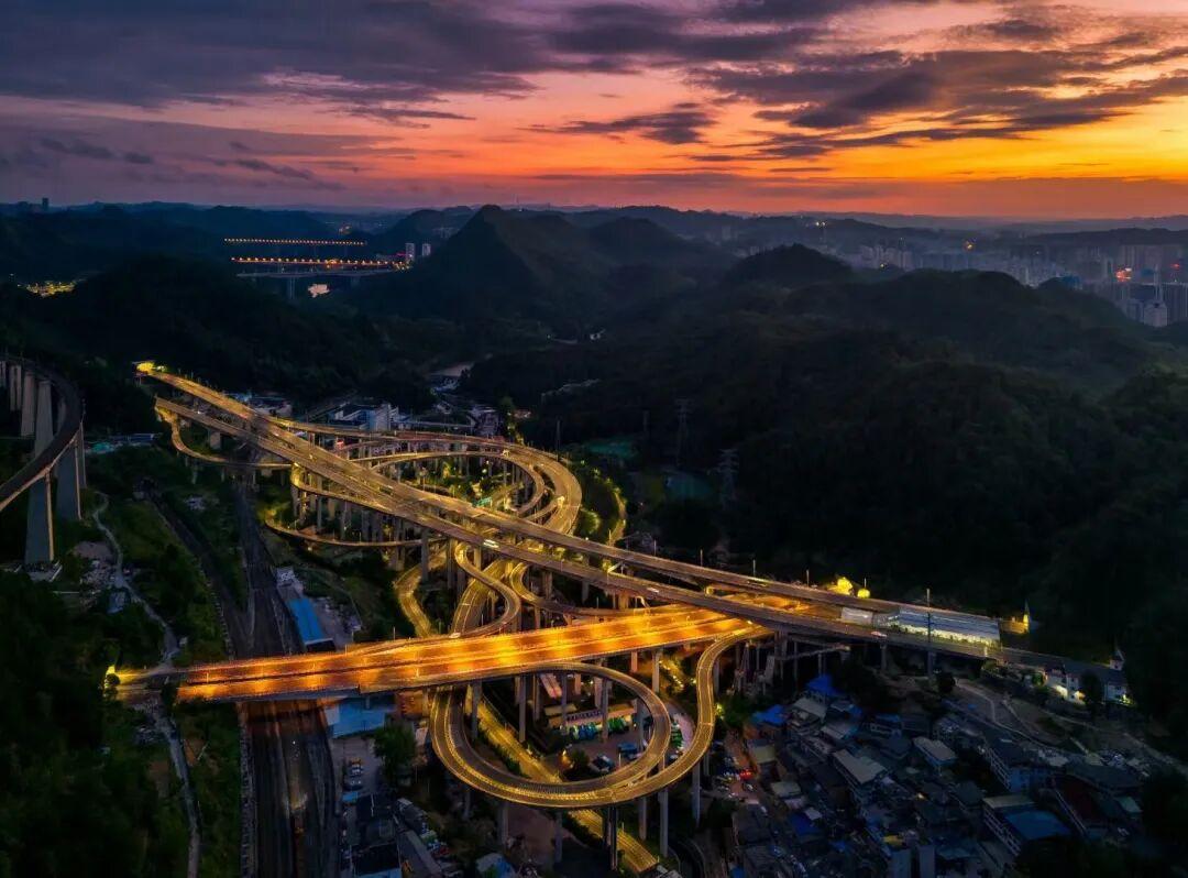 黔春立交桥，大山里的小提琴。[捂脸哭][捂脸哭]