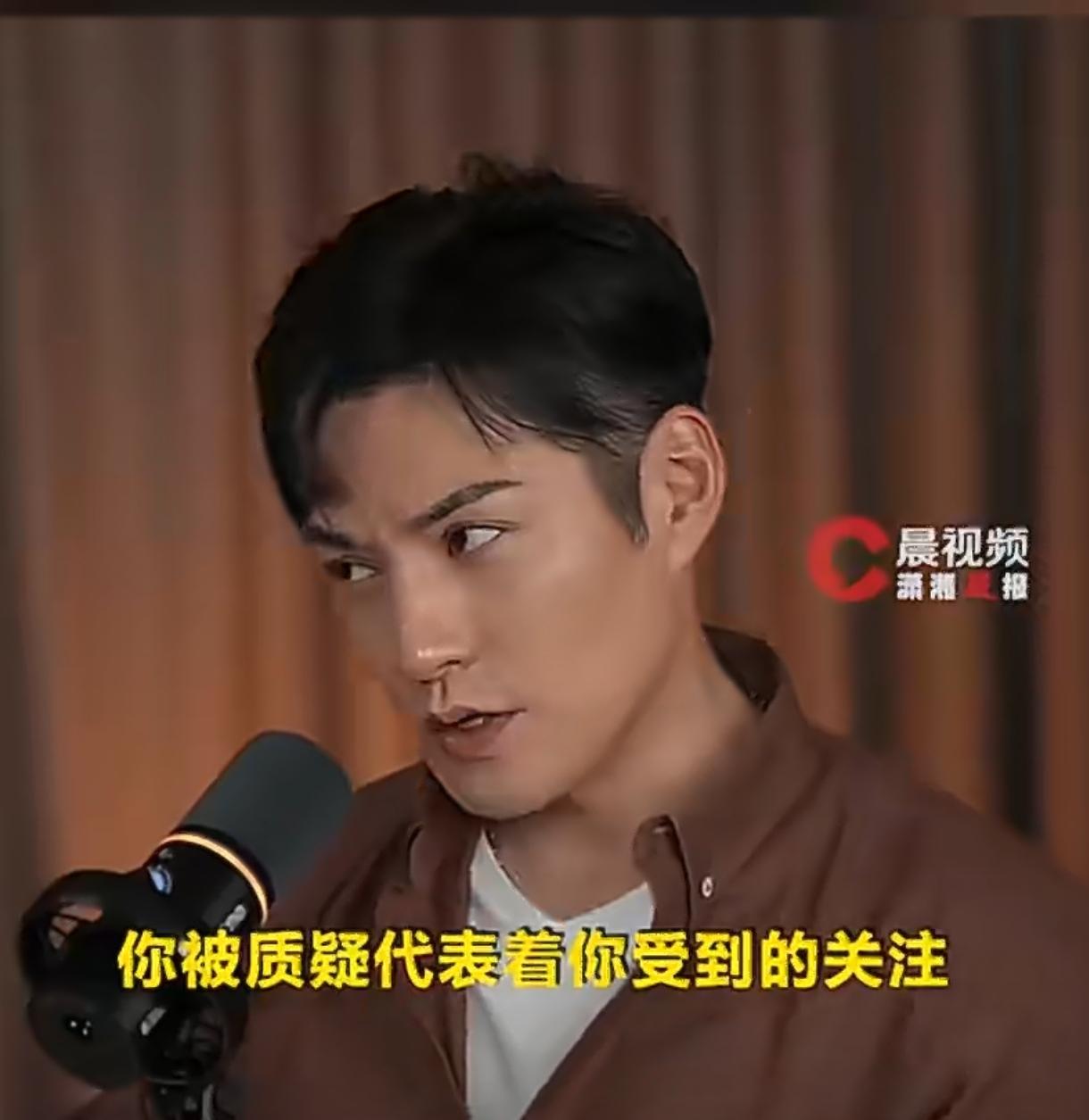 前辈一语点醒！被骂“粉底液将军”，真的不是坏事4月1日，严屹宽在播客中正面