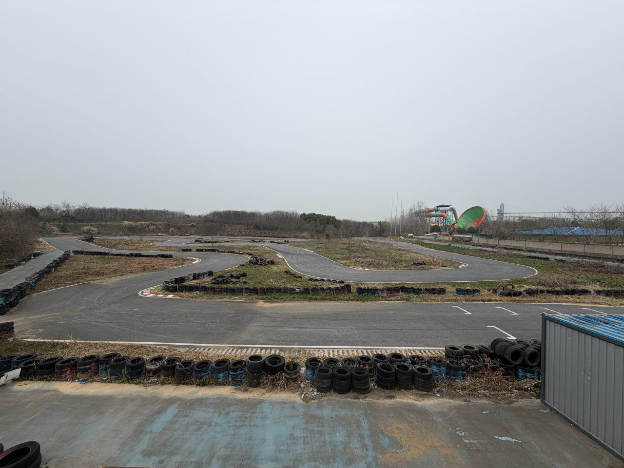 合肥废弃赛道，有人劝我租下来我考虑了下，豆豆传媒目前还没那么多流动资金。算了算了