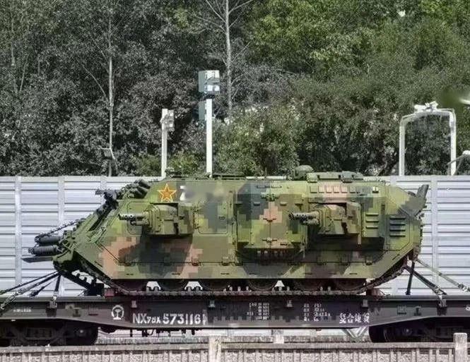 九三阅兵一名印度的国防研究员(还在简式干过，怪不得简式这么拉了)[笑着哭][