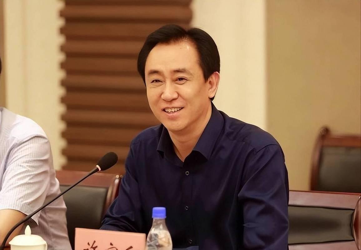 有人欠了上千亿，72岁高龄还在新疆、贵州四处奔波，整个人瘦得脱了相，满脑子都是怎