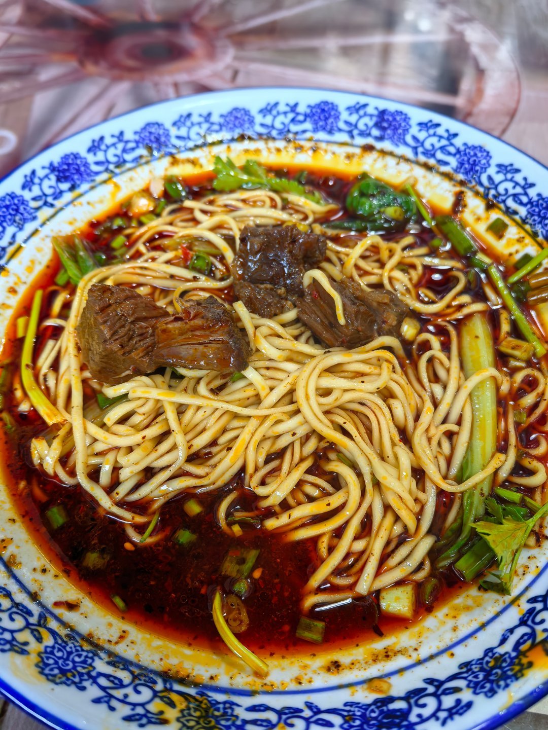 一碗14元的牛肉面能有这么多坨坨牛肉，很良心了成都