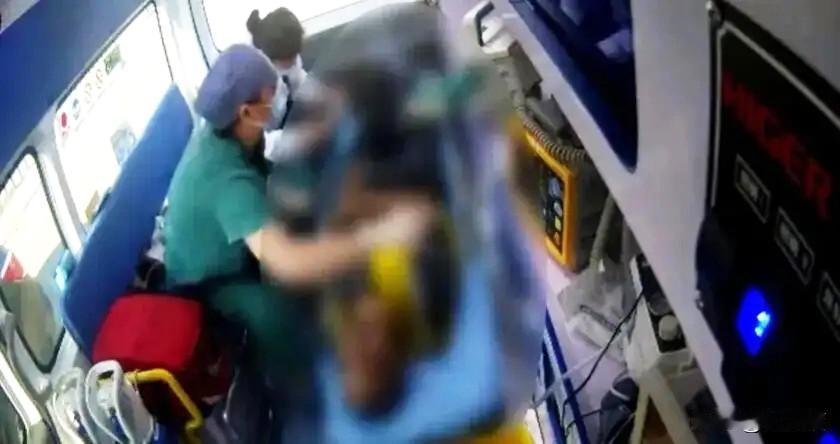 江苏这波高温真是要命了！无锡一位70多岁老太太，大中午门窗关死死的，空调舍不