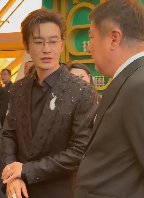 华表奖中年男星“较量”：黄晓明陈坤以气质“破局”，身高成浮云华表奖颁奖典礼现场