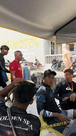 出国旅游要小心被坑，1月19号中国几名游客在马来西亚的海边租用摩托艇玩，当他们归