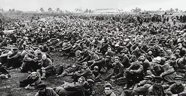 1941年9月，基辅战役结束后，66万苏军被俘，负责收拢俘虏的意大利将军几乎惊掉