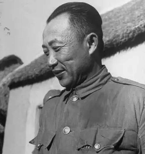 中将李弥：侥幸逃脱粟裕围歼，搜罗1万残兵，竟称霸金三角11年“1949年2月的