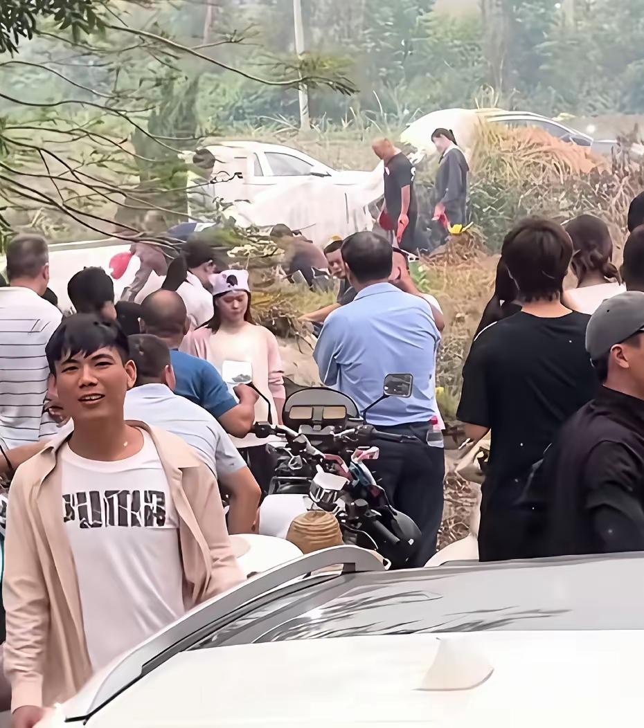 全红婵这波操作，真得给个大写的赞。奥运冠军又怎样？到了清明，照样穿着轻便的