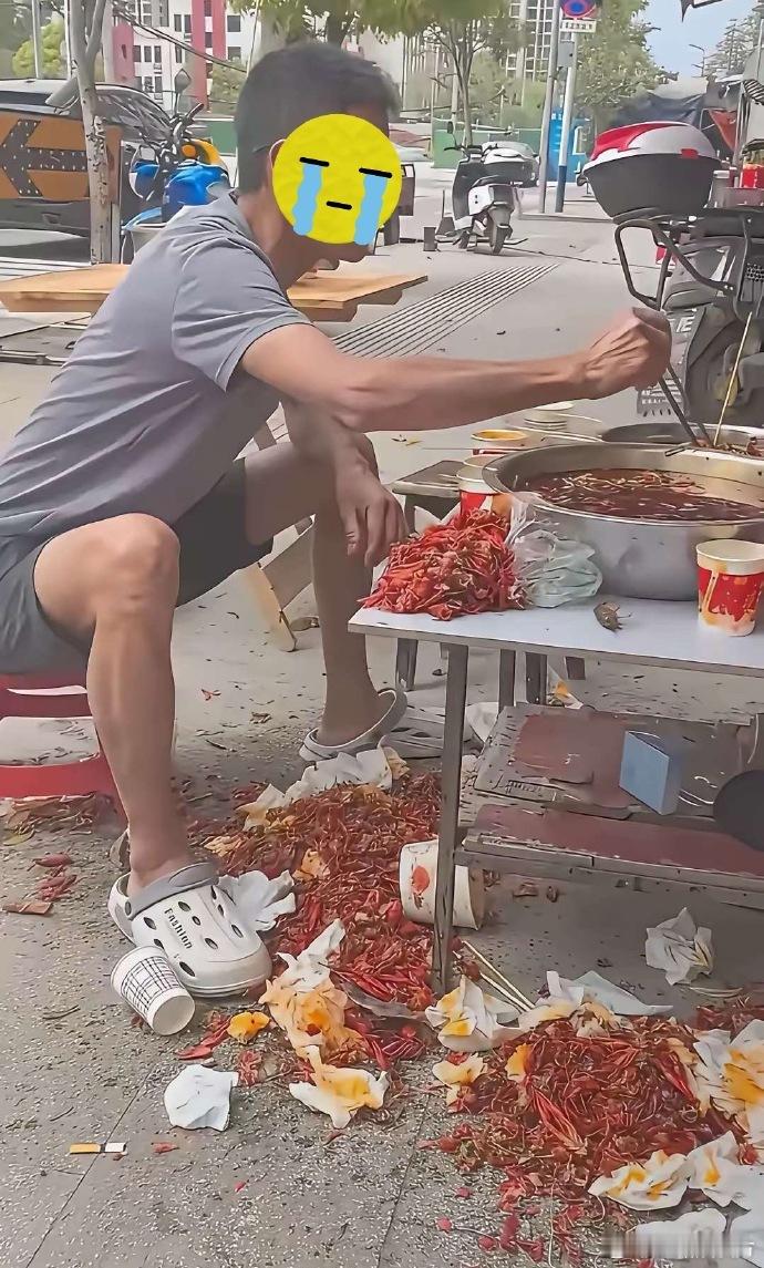 59一份的小龙虾自助，品质欠佳，服务也不到位。环境嘈杂，食材不新鲜，实在难以忍受