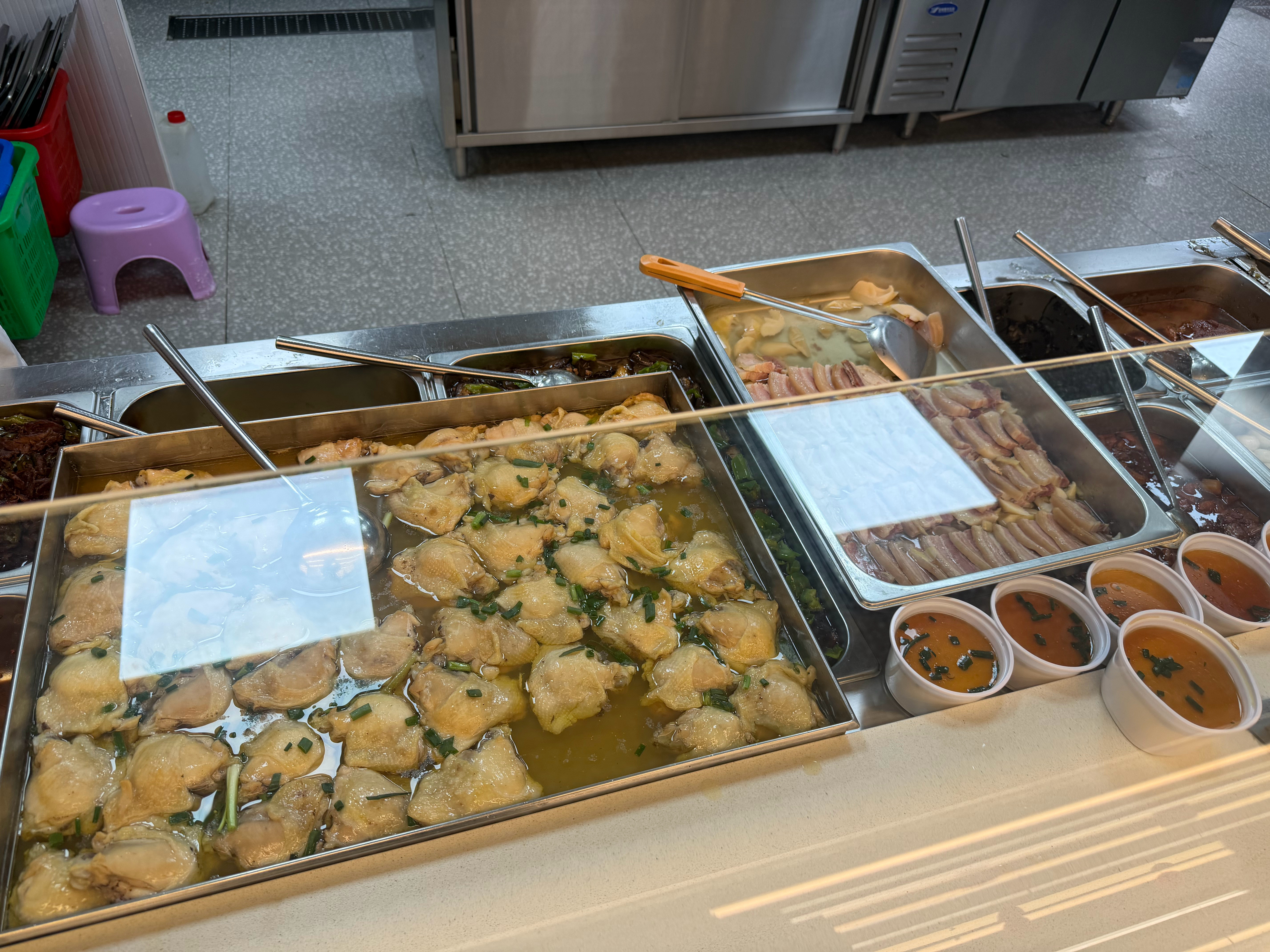 我发现了完美的地方吃中饭安亭邻里中心还是嘉定好，里面还有早餐和咖啡宝山都私人