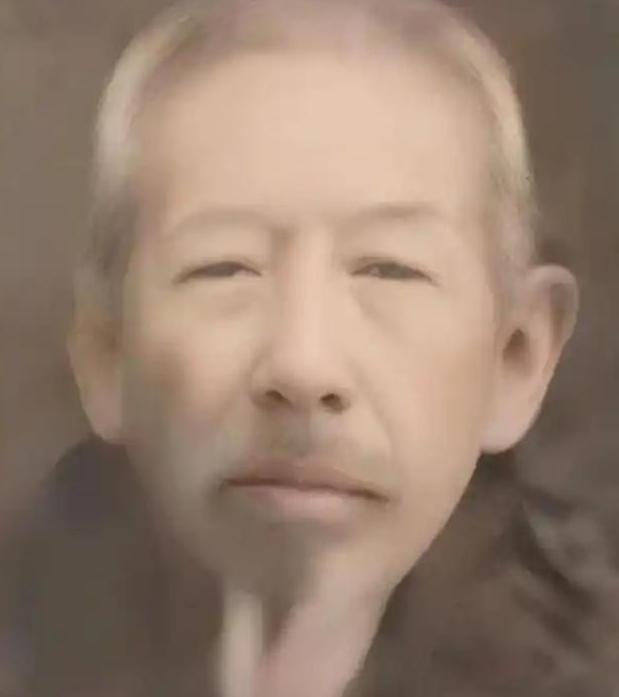 1953年的一天，北方的刑场边上风有点凉，被押着的“了明禅师”低着头，脚镣在地上