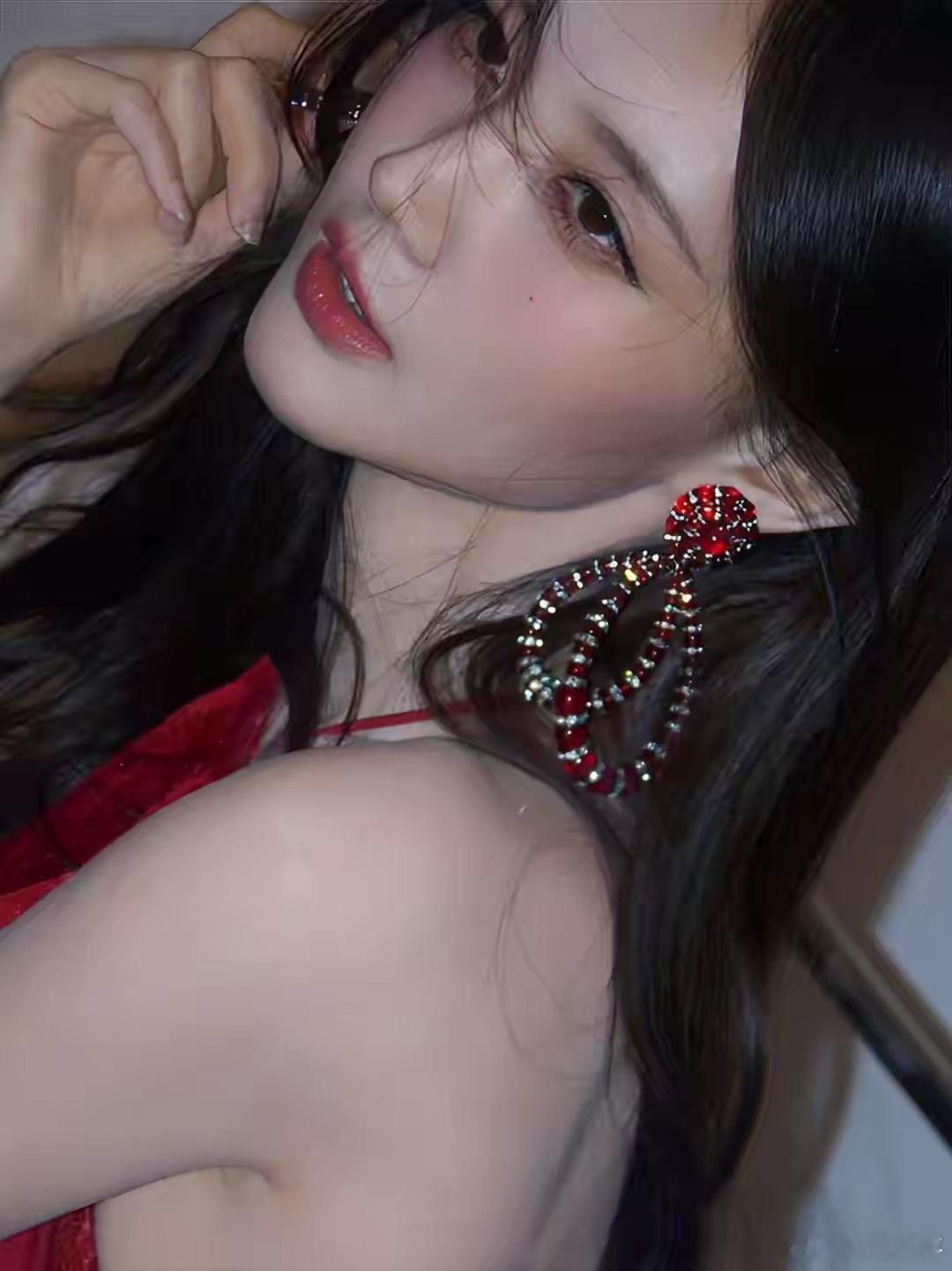1、李一桐这体质真不是一般的体寒，简直像被冰封了一样。演了几十部女主戏，愣是没一