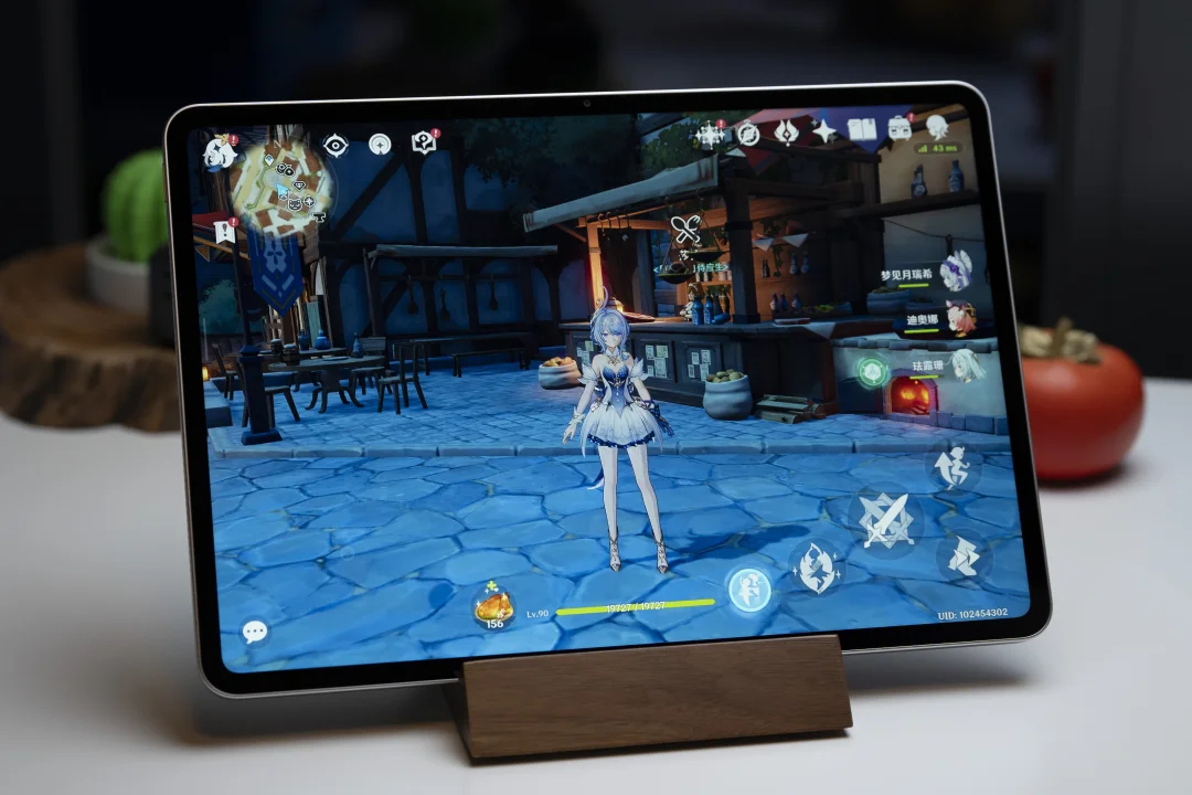 XiaomiPad9Pro，全金属一体化，我手上这台是银色，另外还有黑色、