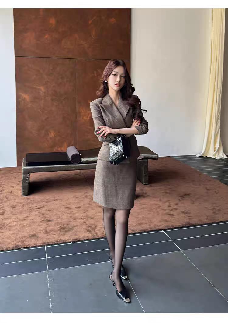 职业装，气质上衣高腰半身裙套装！
