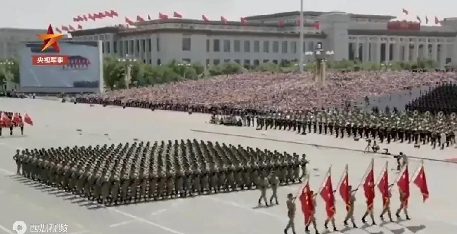 十年前，2015年9.3大阅兵时，各方队领队为两个将军领队。记得当时女兵方队是两