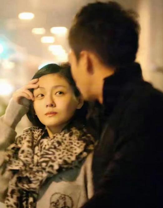 大S抓住了青春的尾巴，嫁给了汪小菲，开启了恩爱模式。汪小菲的前妻常常抱怨他的情