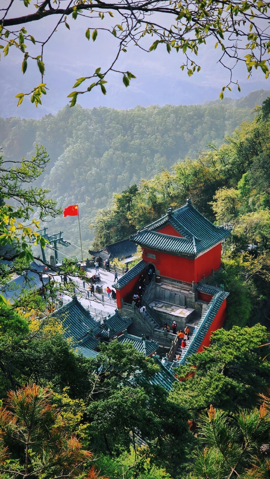 不见道人，却见万物皆道；不闻玄经，却闻一刻顿醒。武当闻道​​​