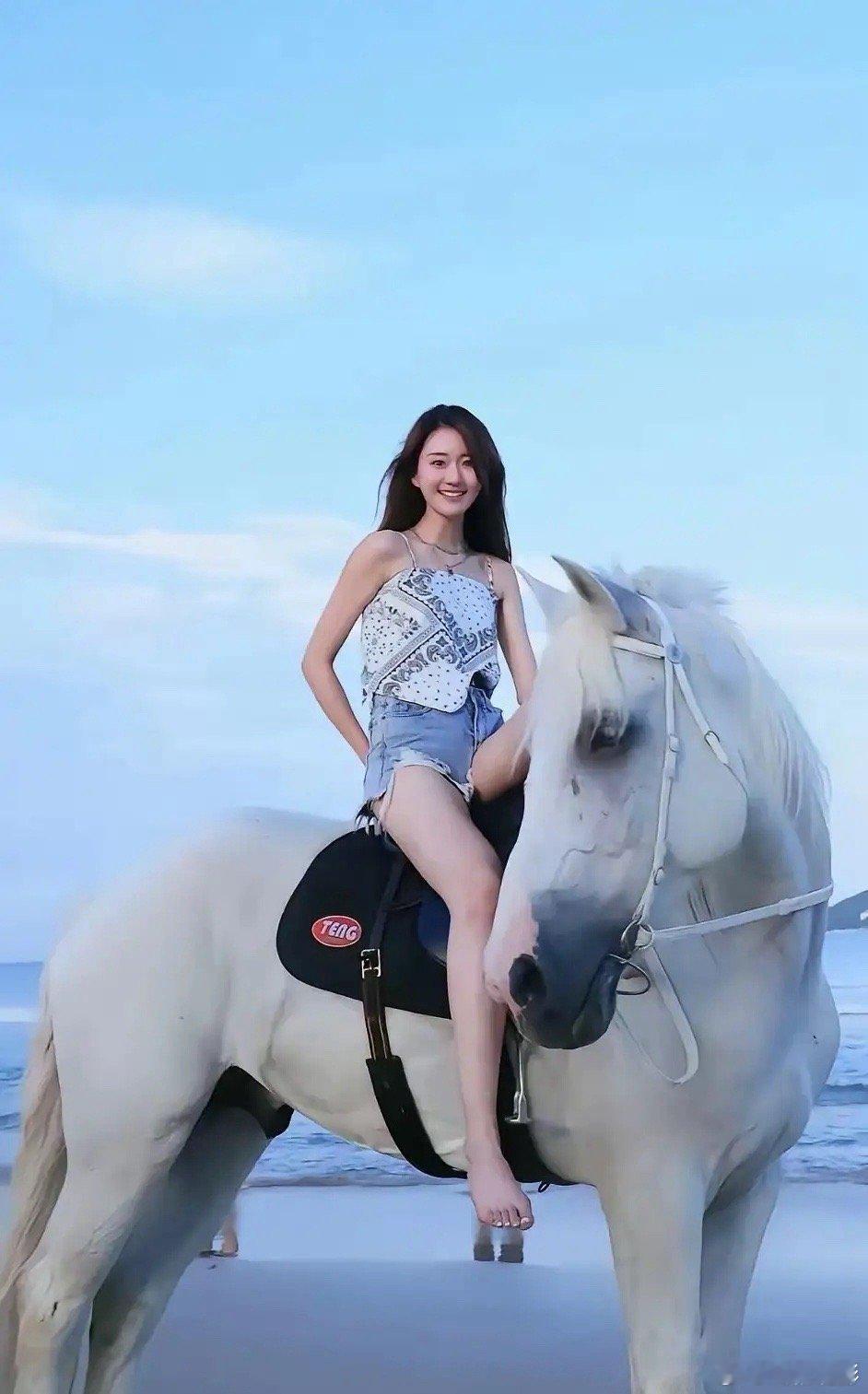 闫学晶的儿媳妇，徐梦迪才是真正的宝藏女孩，完全是天然雕饰而成的大美女，闫学晶的儿