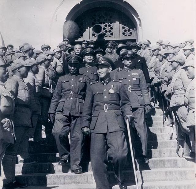 1949年，国军能划江而治？蒋介石一犹豫，一条生路就变成了死路1949年初