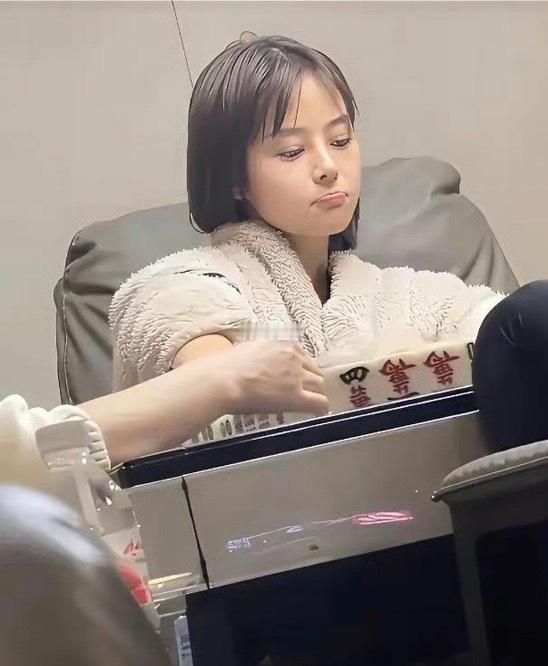 假如你和这个女的搓麻将，你能赚钱吗