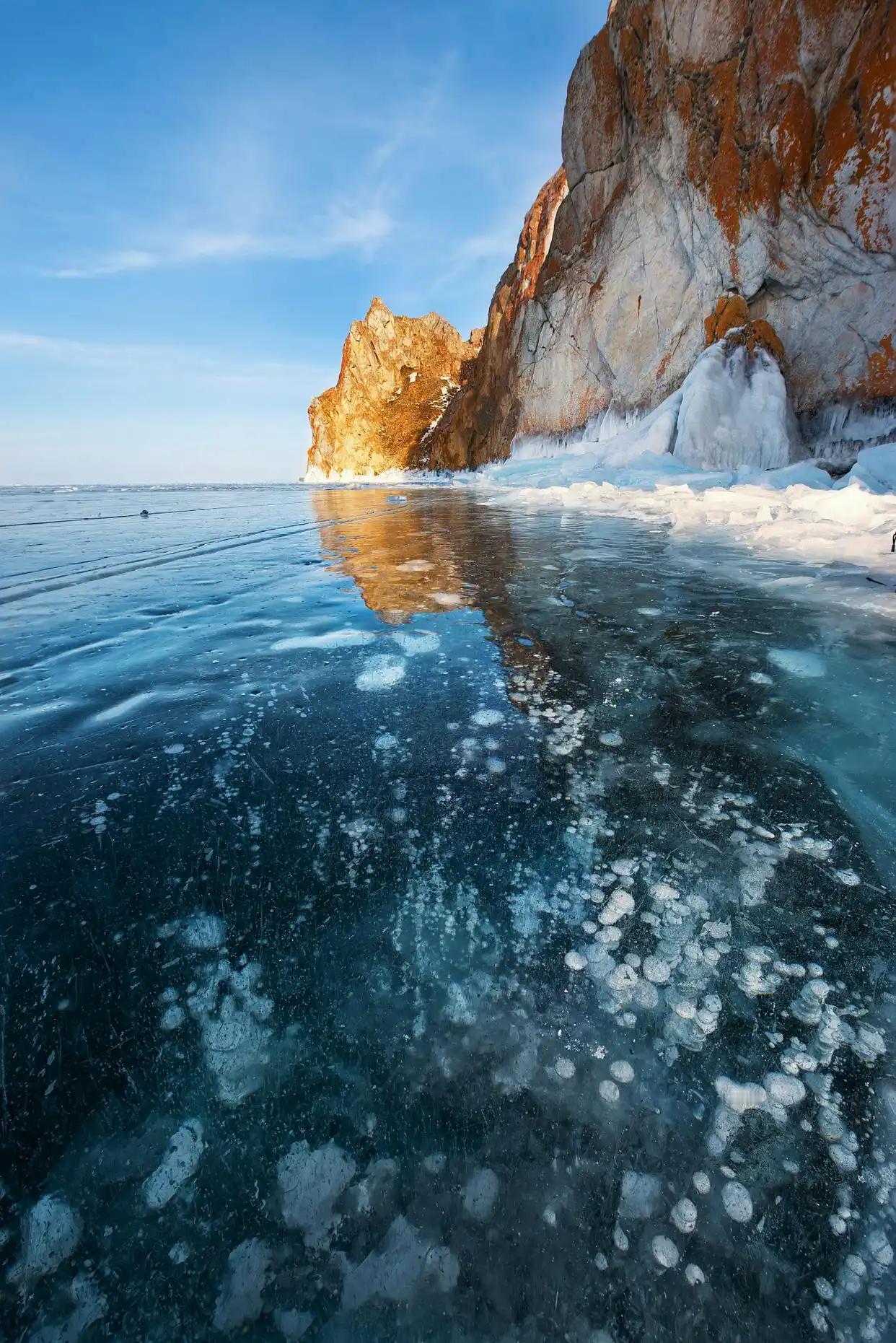 在俄罗斯的西伯利亚，有一个地方总让人心里痒痒，又让人望而却步，那就是贝加尔湖。