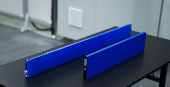 刚跟一个跑闪送的朋友聊天，他说最怕晚上忘充电，第二天直接废半天。我说比亚迪一个月