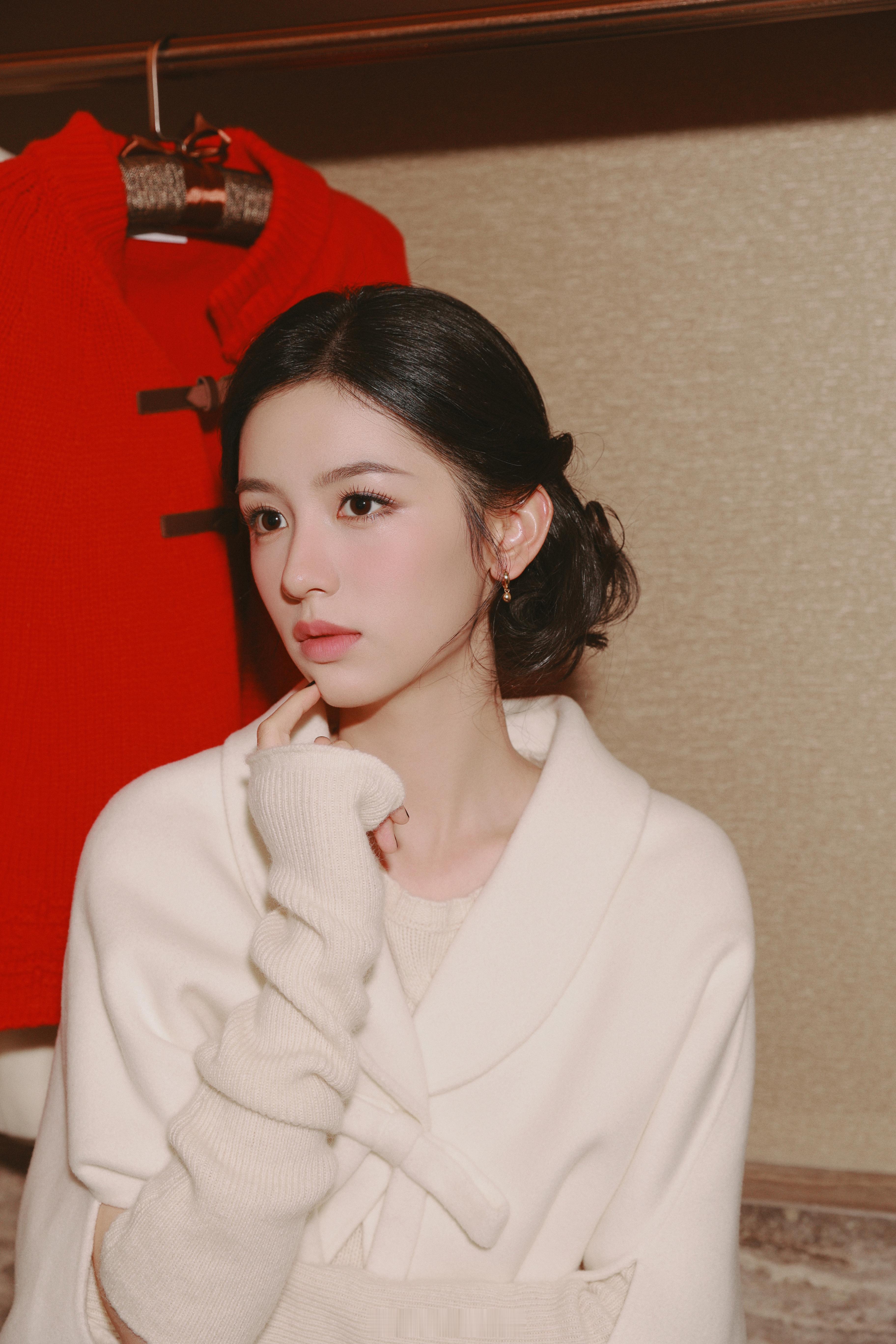 周也给我的感觉就是一直都很好看呀！颜值很顶的！周也早期穿搭