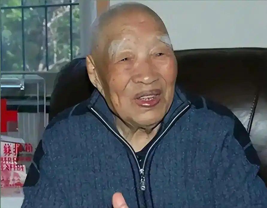 1955年，58军军长孔庆德给自己上报大校军衔，主管授衔的罗荣桓元帅急了：你打掉