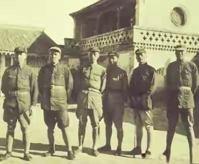 这张红军将帅合影中，哪几位进入“三十六军事家”行列？这是红军到陕北后红一方