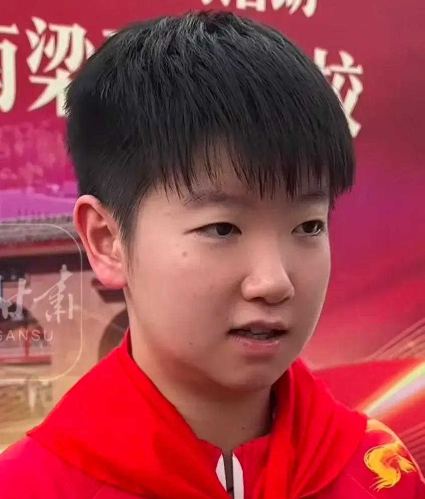 现在教练组对莎莎没要求！也不管莎莎，赛前准备都没有，体能没有，陪练就佳佳！国乒态
