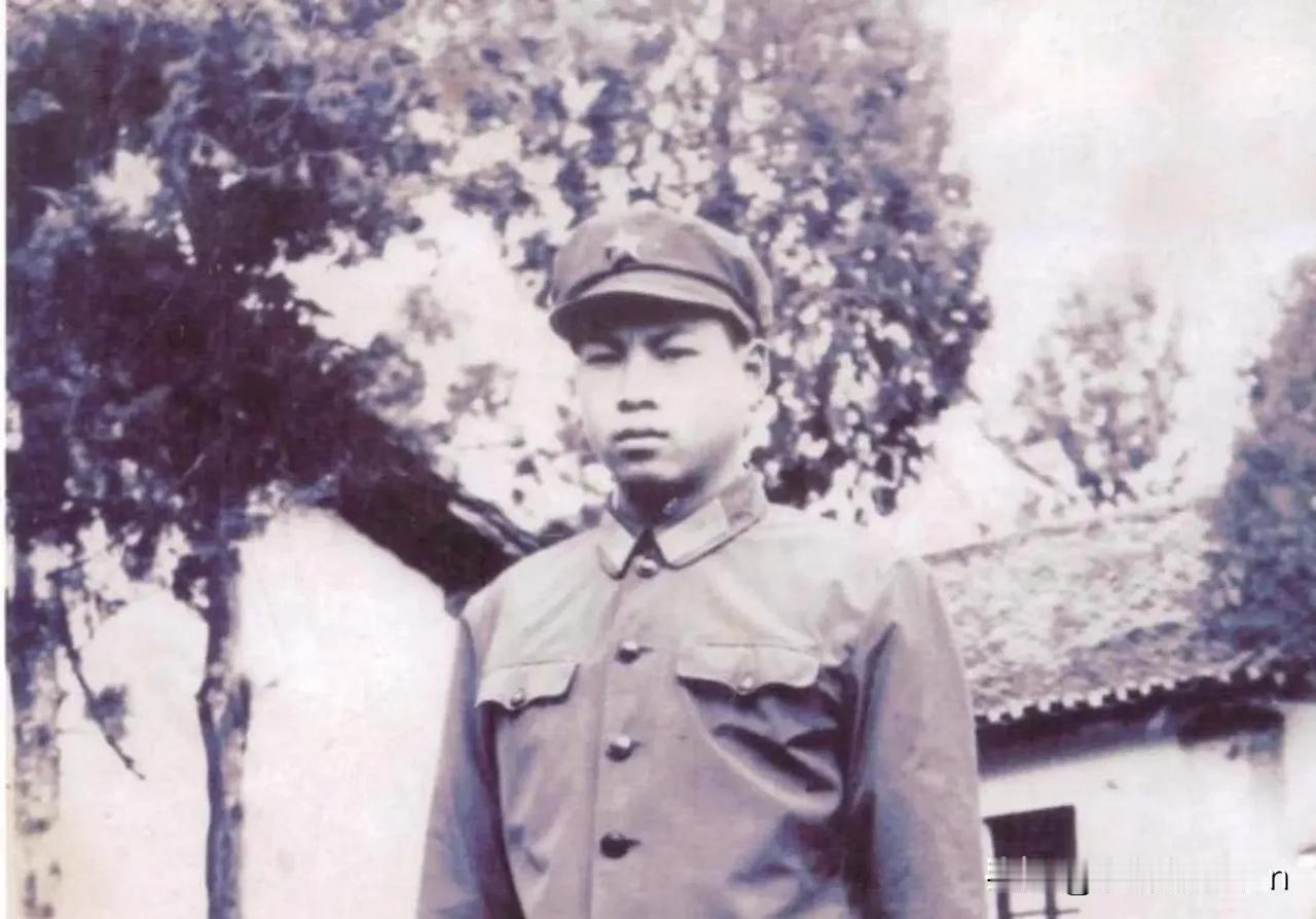 1944年，我军侦查员文国才到药店抓药。他对掌柜说：“小儿伤寒，麻烦开两副药。”