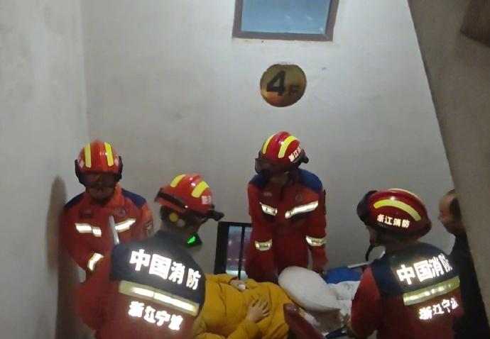 “你这短视频没白刷！”一句玩笑话的背后，是一场温柔的救援。近日，宁波象山县消防救