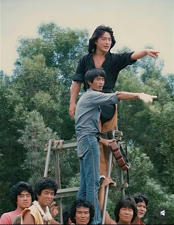 我相信在那个年代，这个二十来岁的小伙子，最后成长为了华人世界里，数一数二的存在了