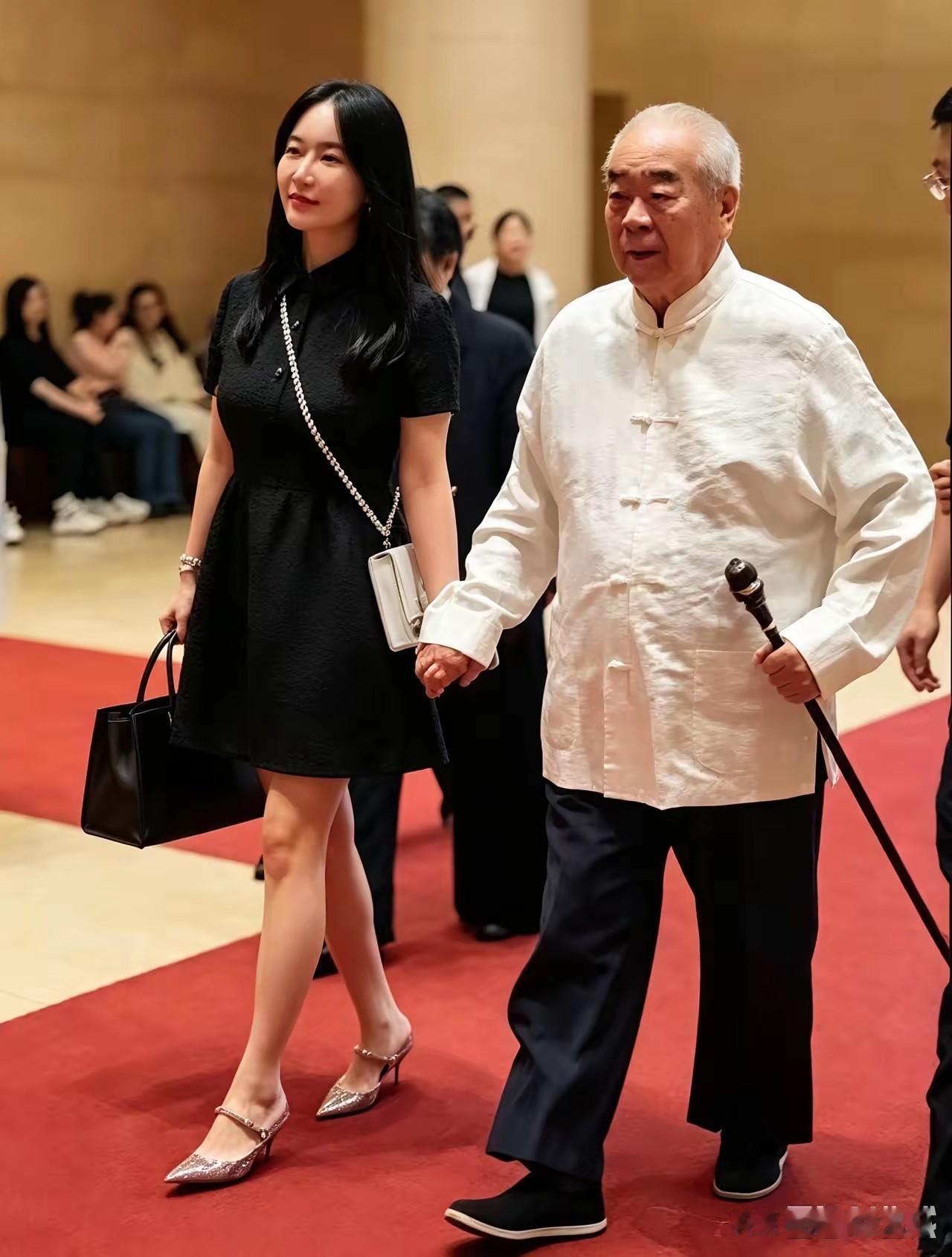 希望你们是爷爷和孙女